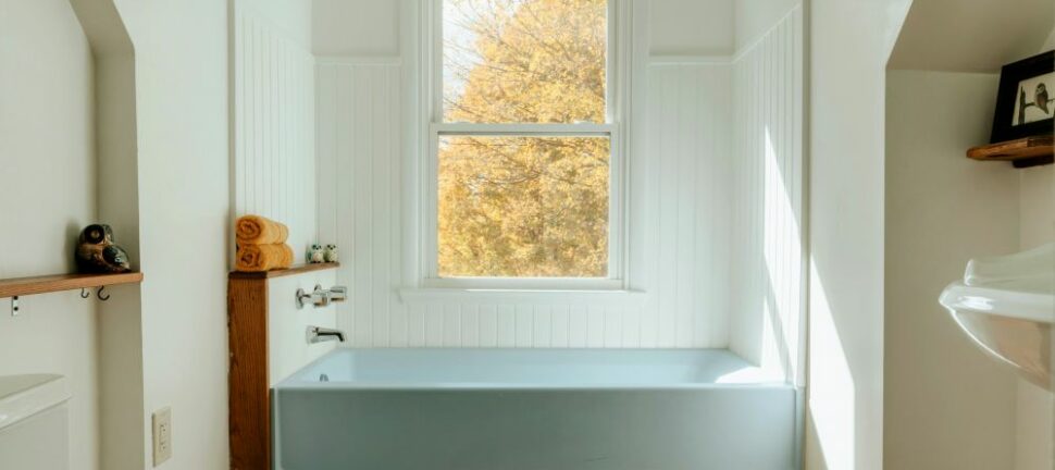 Emaljering af badekar: Gør det selv eller professionel hjælp?