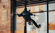 Vinduespudser herning  sådan får du skinnende rene ruder året rundt